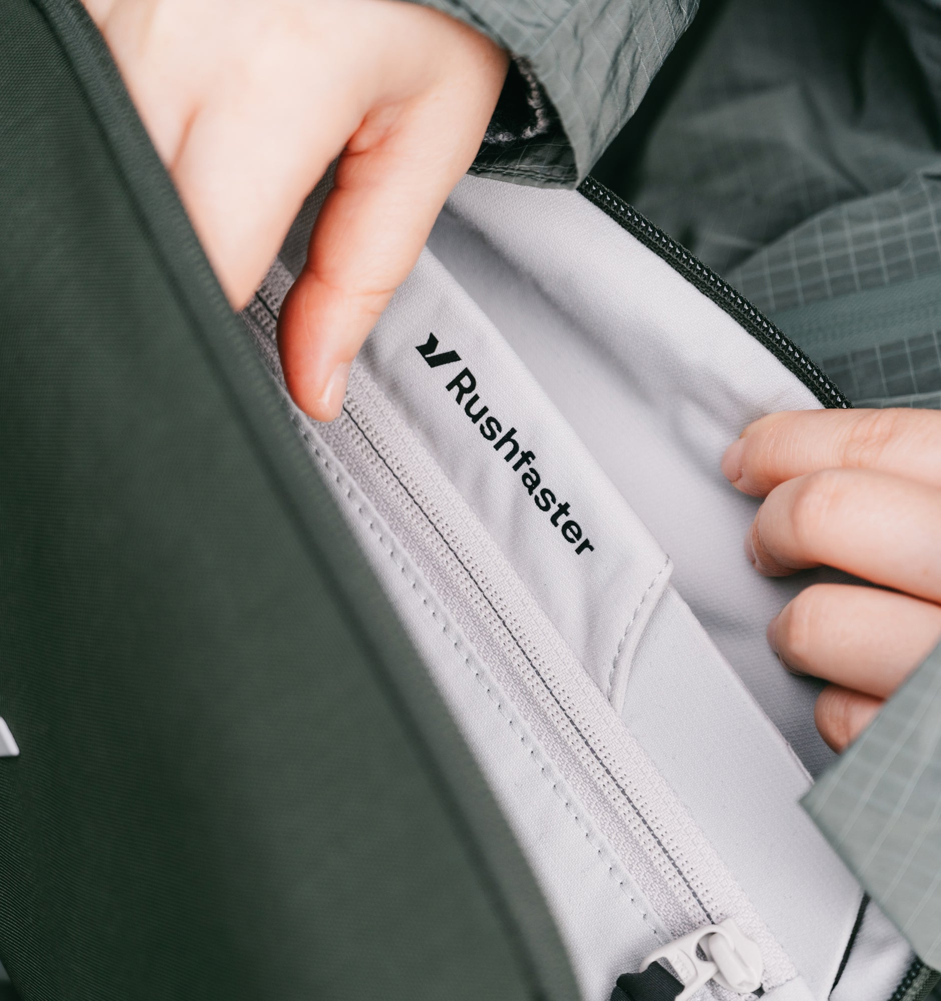 Rushfaster Essential Tech Pouch
