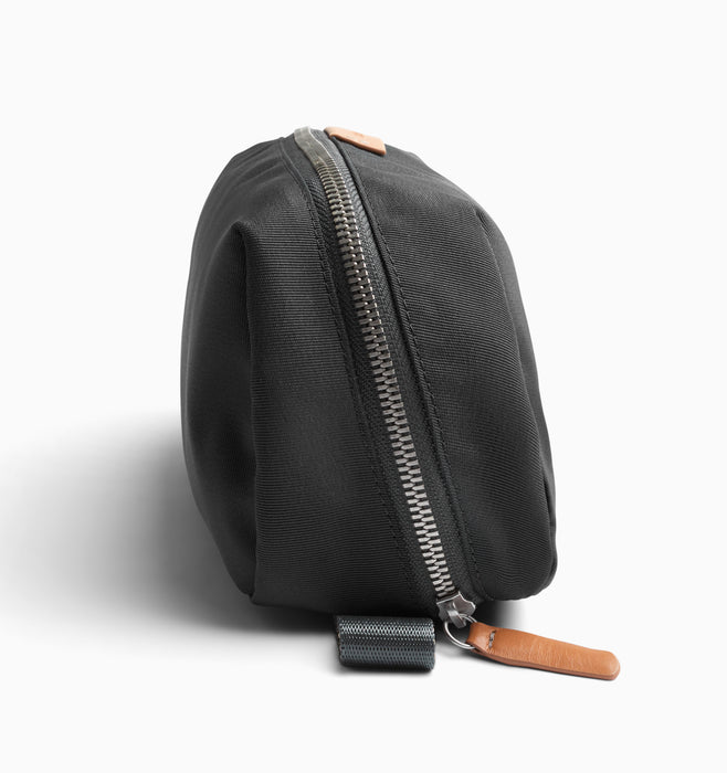 Dopp Kit Premium, Leather toiletry bag with easy-clean lining, Bellroy