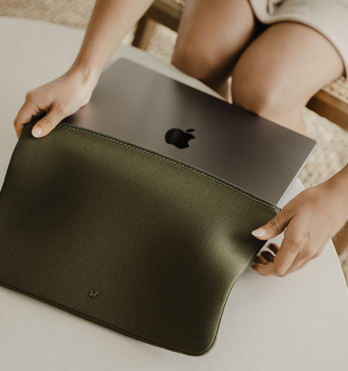 Rushfaster Laptop Sleeve For 16" MacBook Pro 2021 - Green